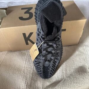 YZY 350 V2 CMPCT Black - NIB